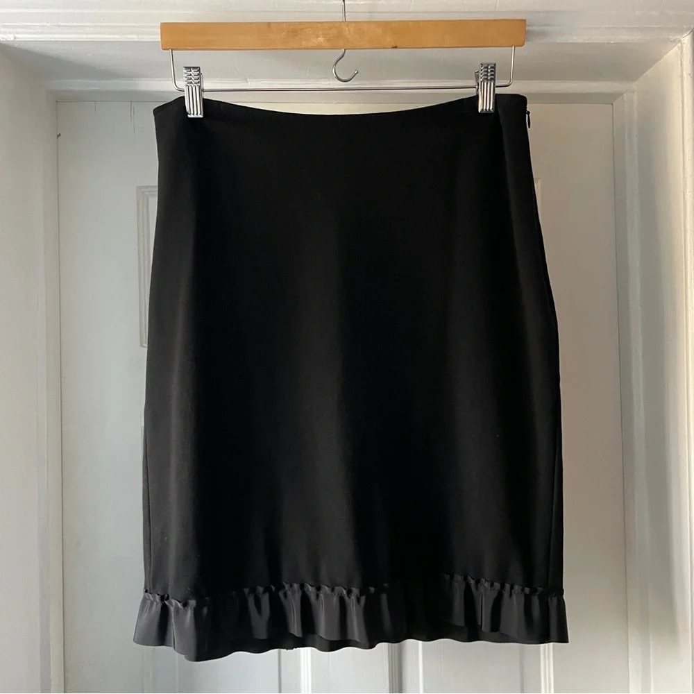 Ann Taylor Black Stretch Pencil Skirt Ruffled Hem Size 10